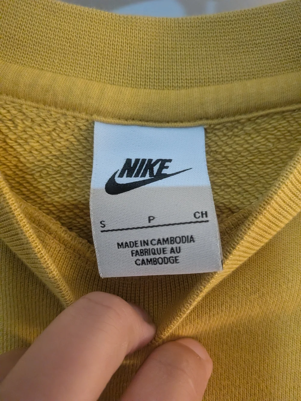 Nike Sportswear Club Fleece Crew-Neck Sweatshirt  Yellow & White Women's Small